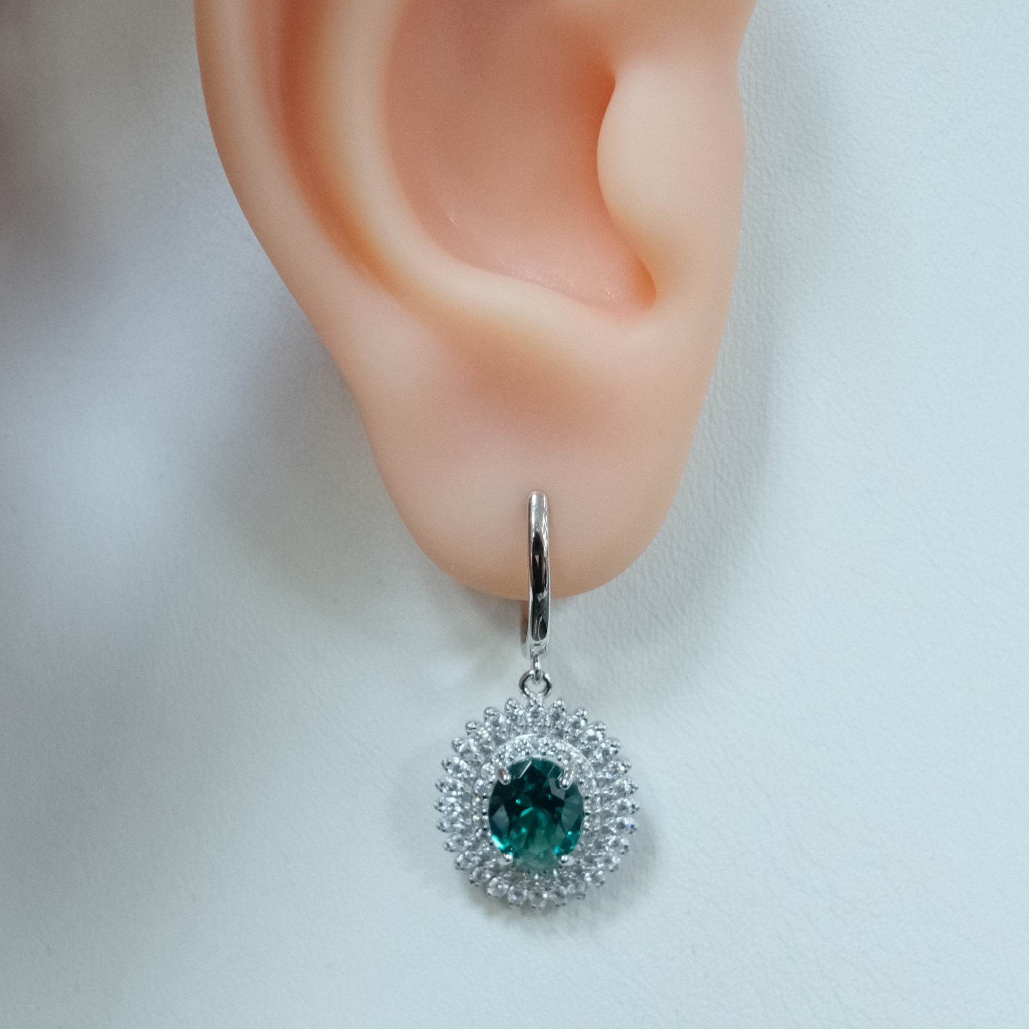 Серебряные серьги с зеленой шпинелью